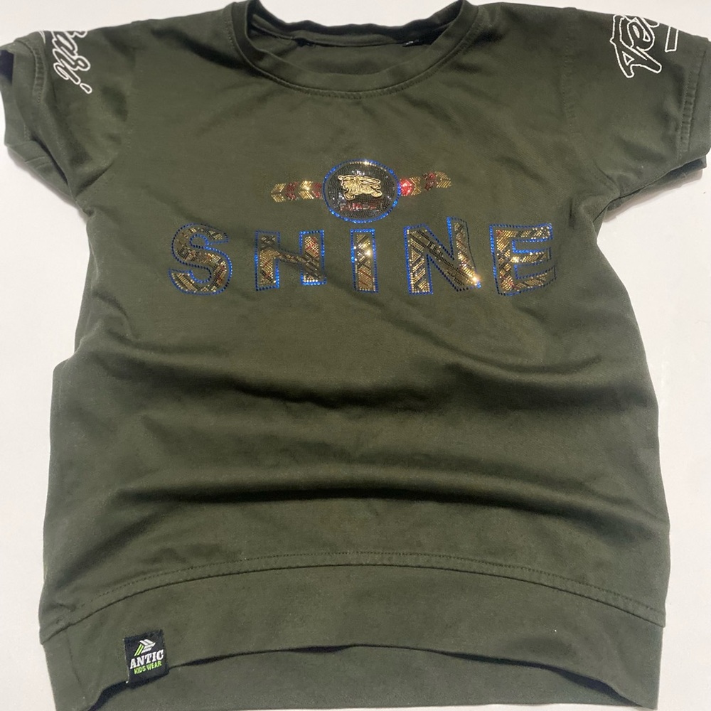 Antic kids wear green t-shirt size (S)